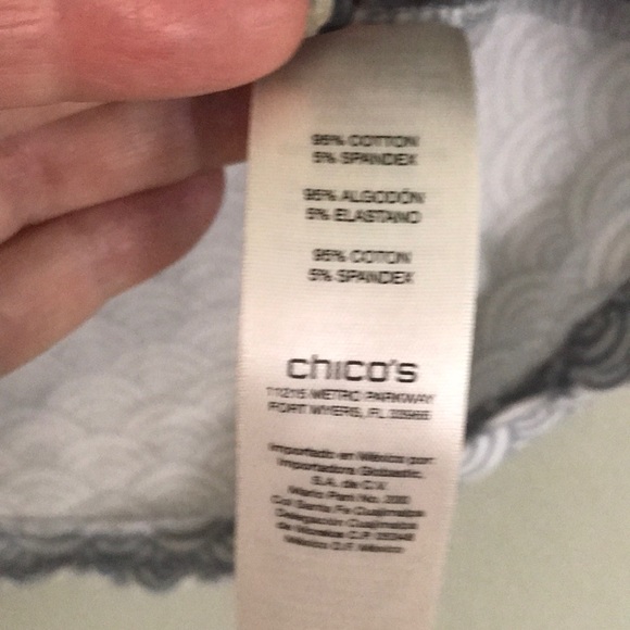 Chico's top zenergy stretchy, Size 0 - Picture 3 of 3